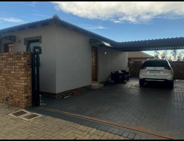 3 BEDROOM TOWNHOUSE FOR SALE IN CHANTELLE